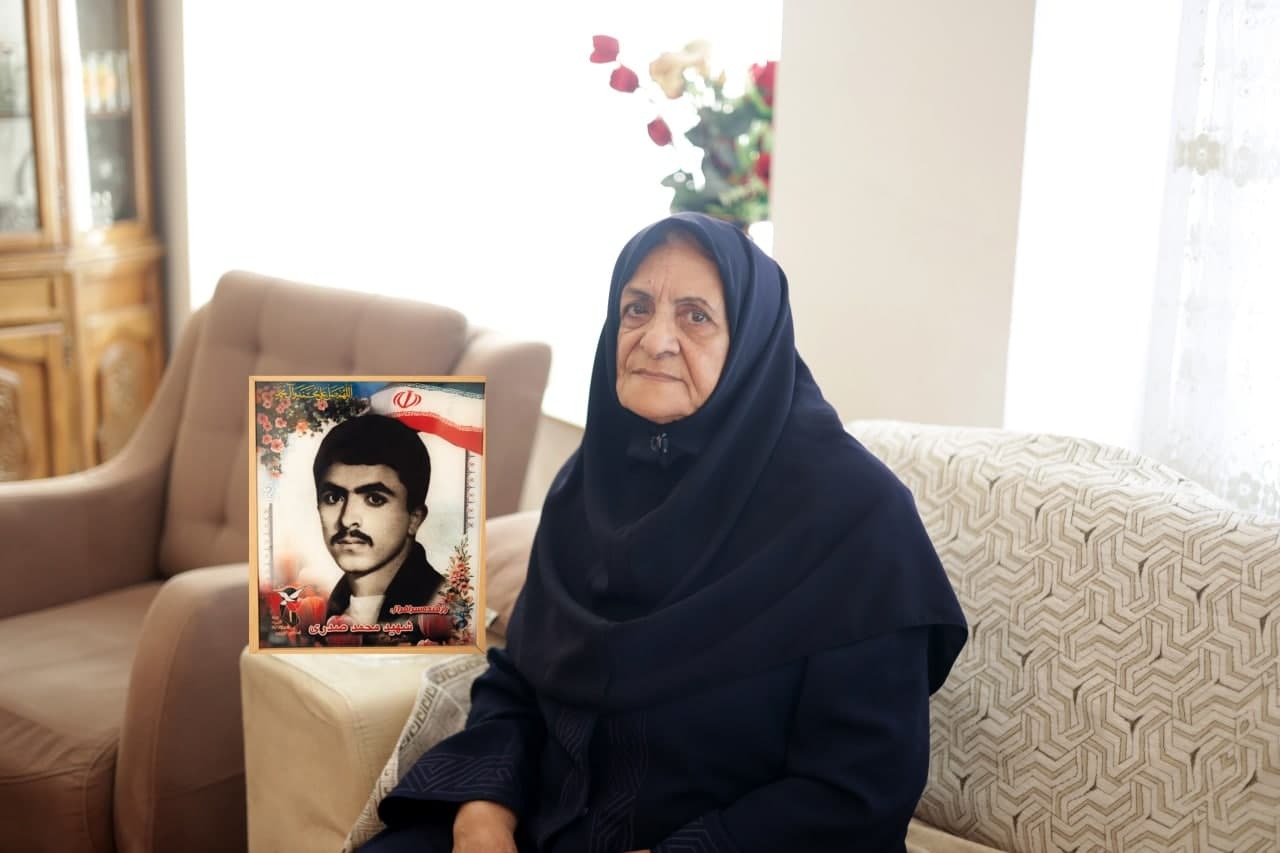 شهیدی که عاشق عروسی بود/ روایت مادری از شهید تکاور «محمد صدری». شهیدی که عاشق عروسی بود/ روایت مادری از شهید تکاور «محمد صدری».