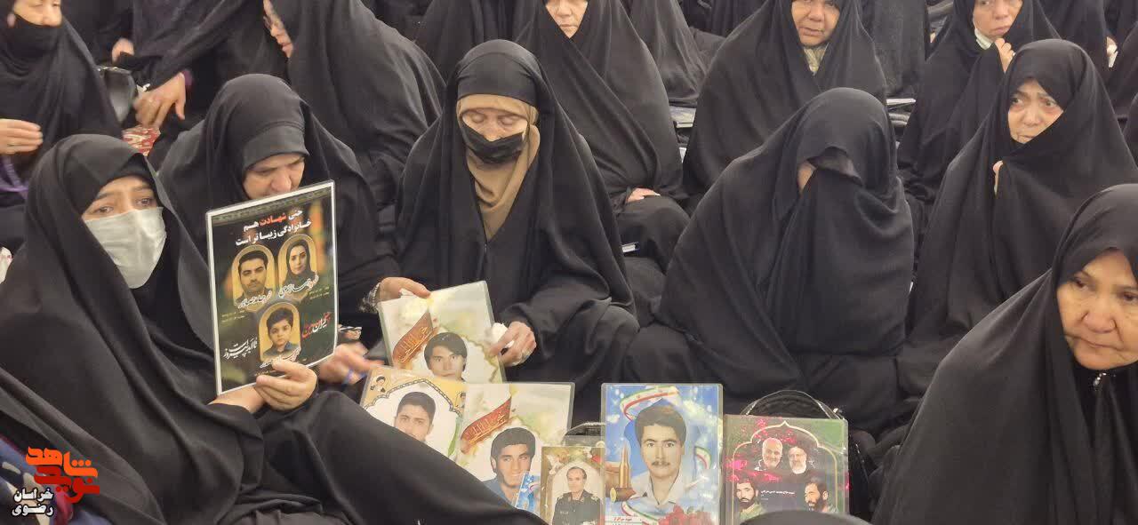 مراسم تکریم مادران و همسران شهدا در مشهد مقدس برگزار شد.