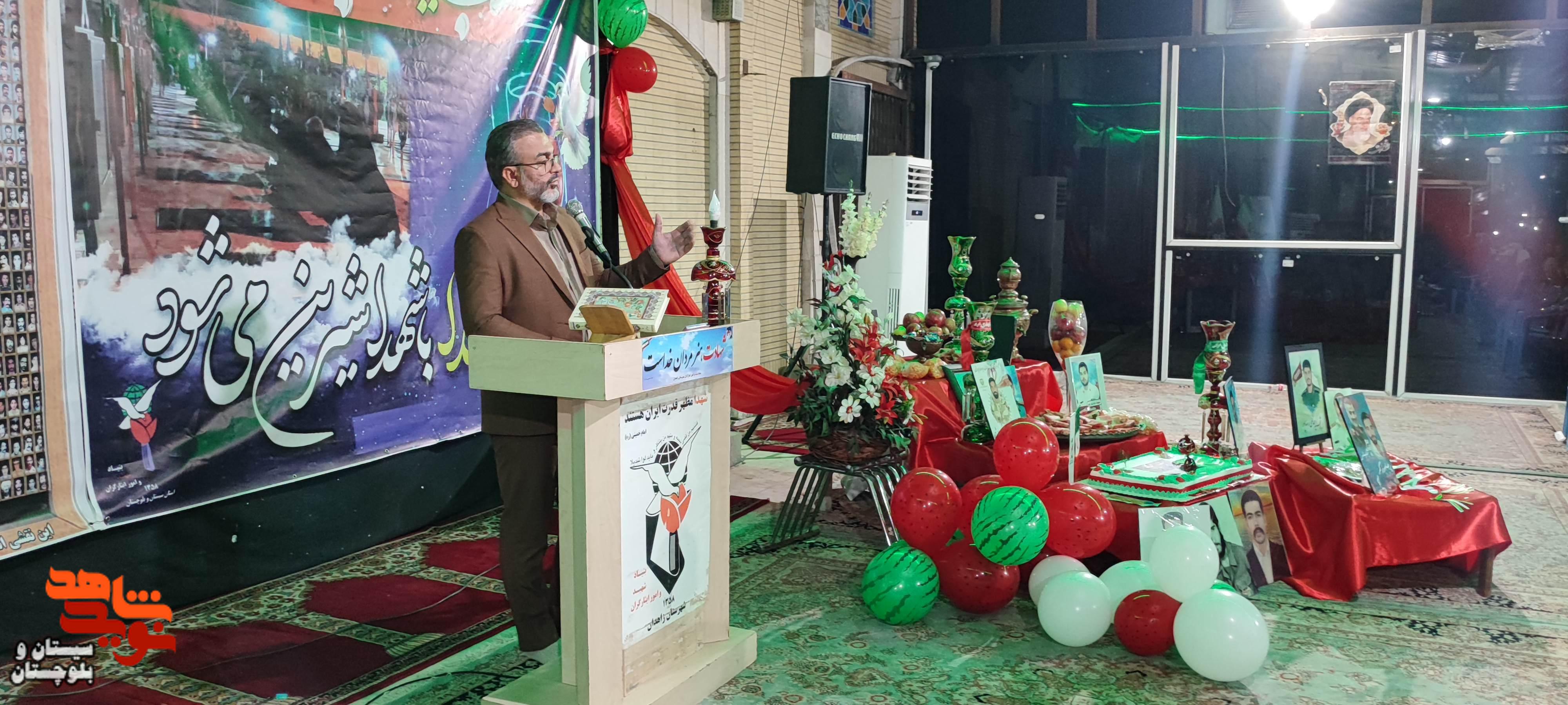 مراسم یلدای شهدایی در گلزار شهدای زاهدان برگزار شد