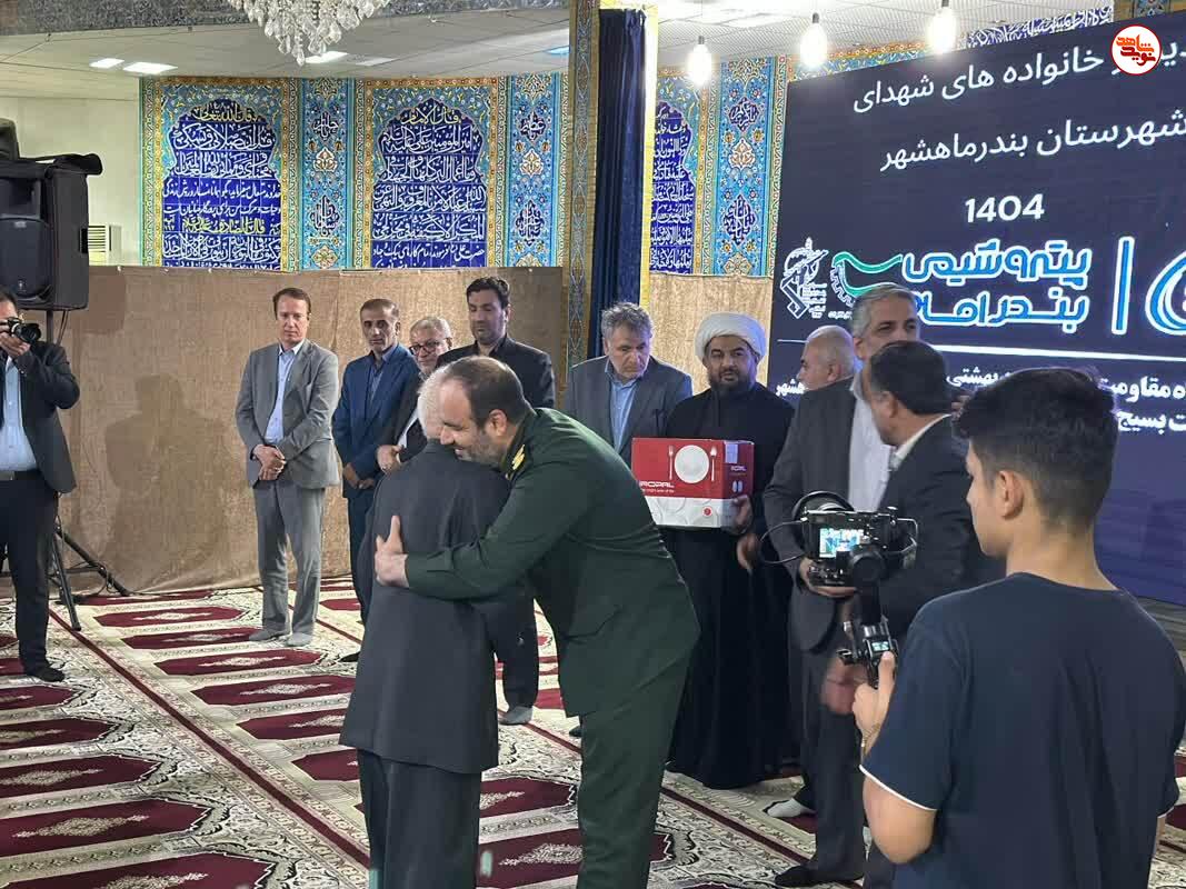 آیین تجلیل از پدران و مادران شهدای بندر ماهشهر برگزار شد