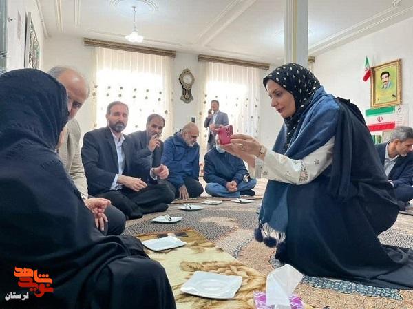 دیدار دبیرکل کنگره ملی شهدای غریب اسارت با مادر شهید غریب و جاویدالاثر «ابراهیم سگوند»