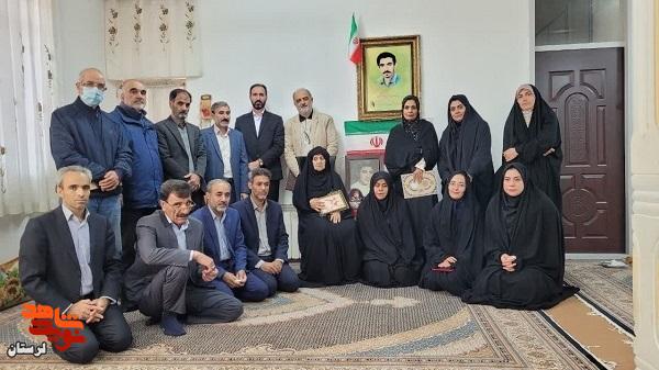 دیدار دبیرکل کنگره ملی شهدای غریب اسارت با مادر شهید غریب و جاویدالاثر «ابراهیم سگوند»