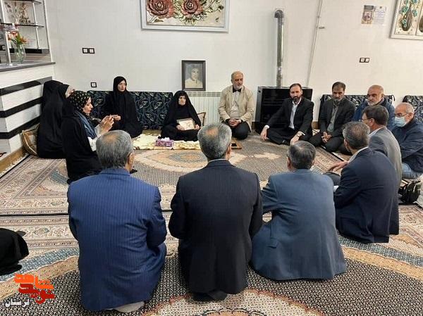 دیدار دبیرکل کنگره ملی شهدای غریب اسارت با مادر شهید غریب و جاویدالاثر «ابراهیم سگوند»