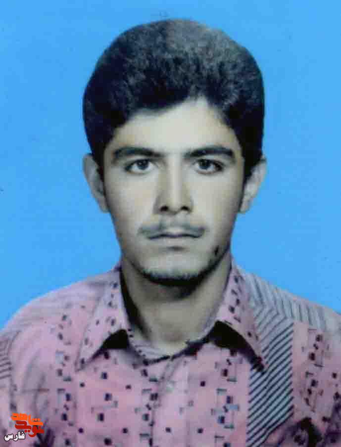 ابراهیم کلاس درس را رها کرد و فرمانده جبهه شد ابراهیم کلاس درس را رها کرد و فرمانده جبهه شد