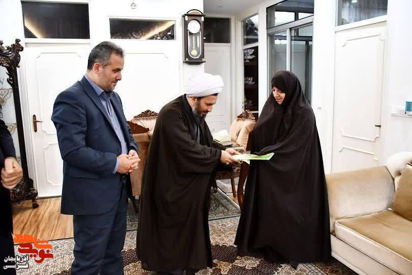 دیدار مسئولین شهرستان خوی با خانواده معظم شهدا و جانبازان