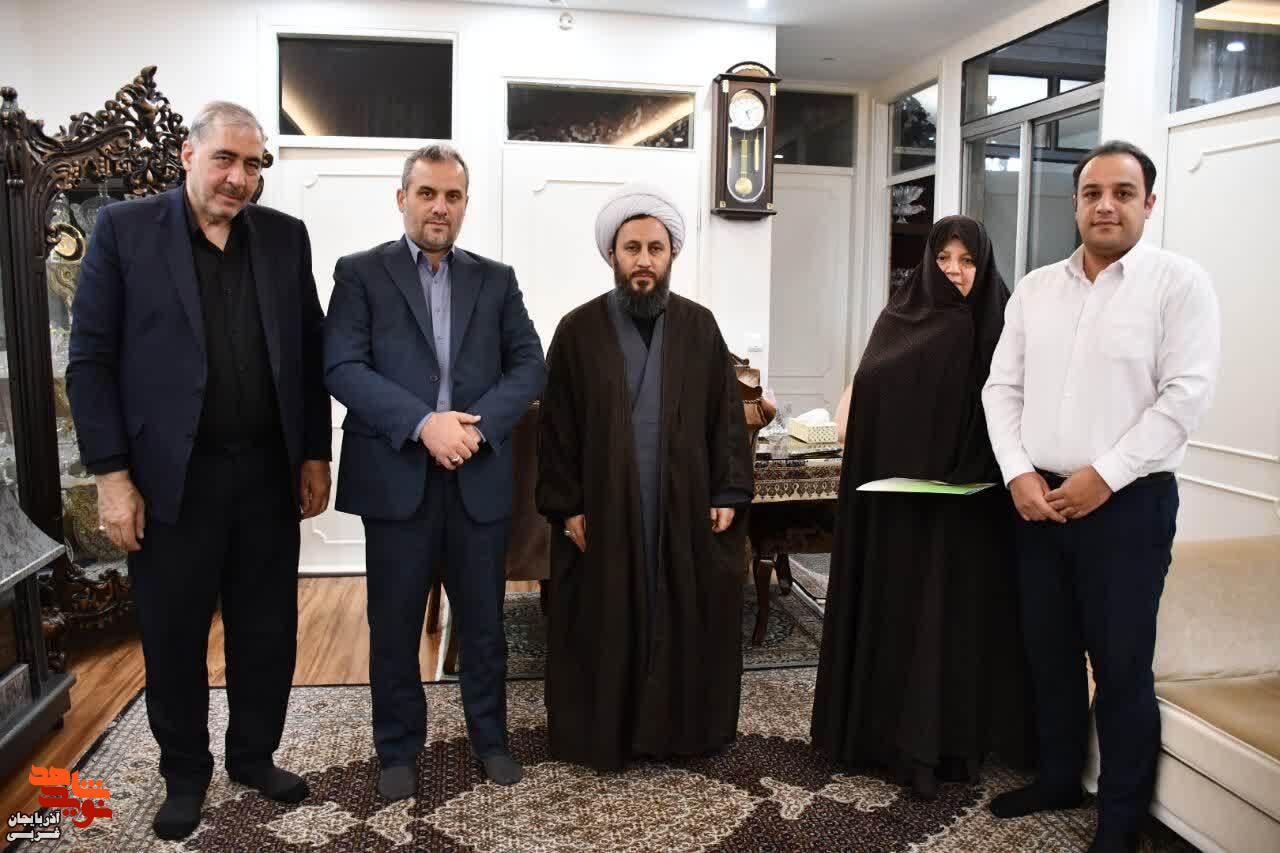 دیدار مسئولین شهرستان خوی با خانواده معظم شهدا و جانبازان