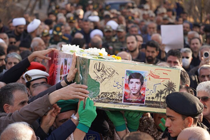 گزارش تصویری | تشییع پیکر مطهر شهید «صفی‌صمغ‌آبادی» در زادگاهش