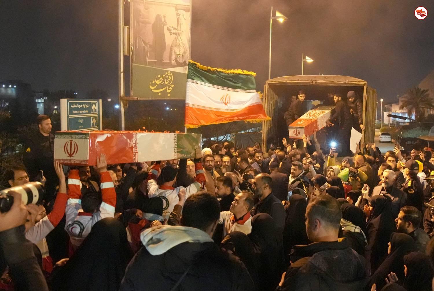 گزارش تصویری/ آیین وداع با پیکرهای مطهر ۱۰۰ شهید گمنام