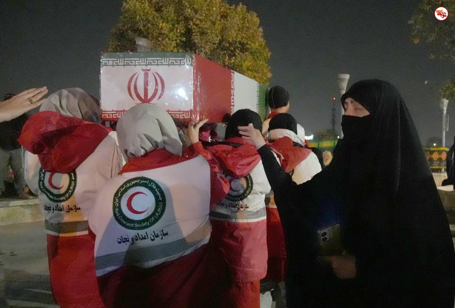 گزارش تصویری/ آیین وداع با پیکرهای مطهر ۱۰۰ شهید گمنام