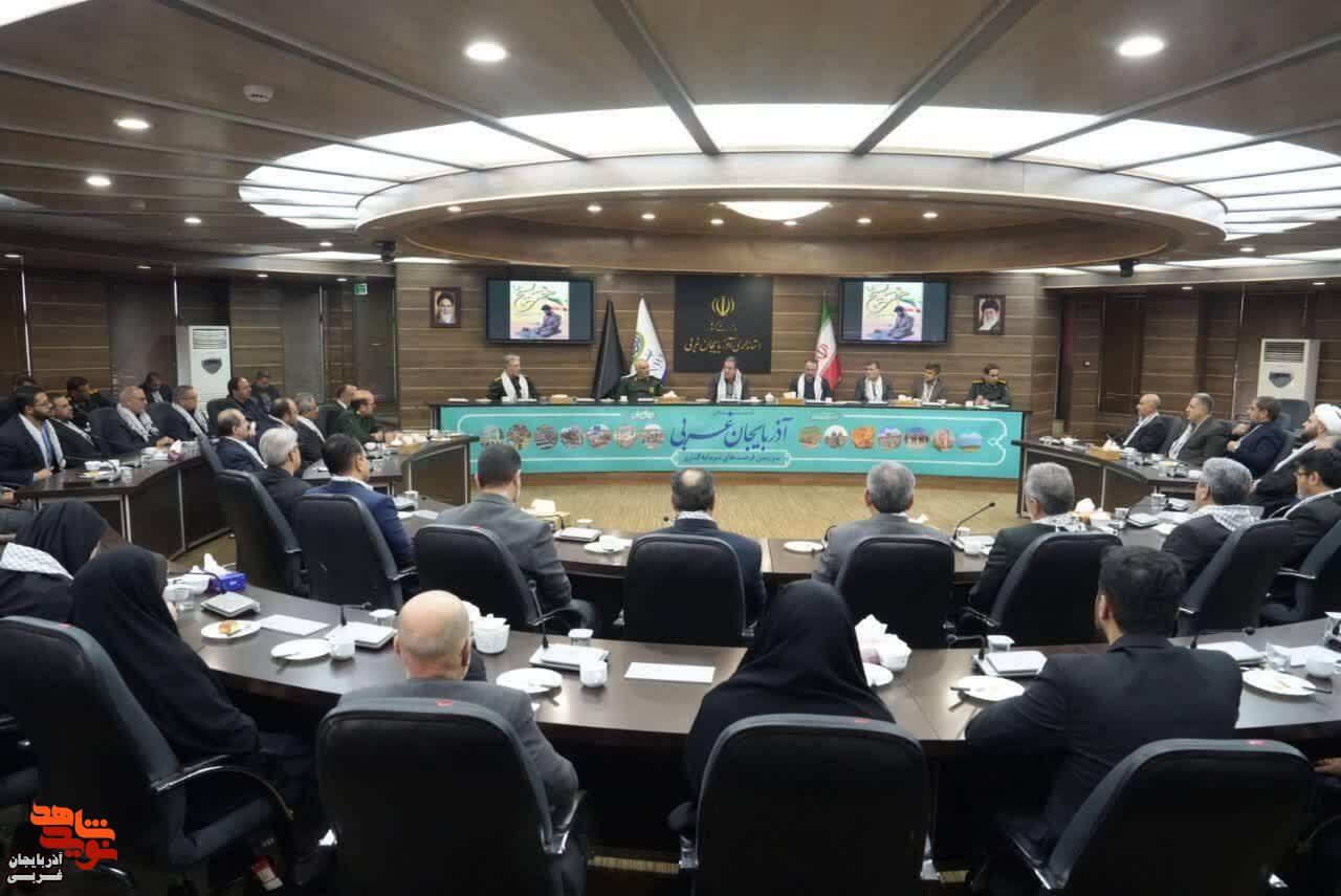 اهدای جلد سوم کتاب وصیت نامه شهدا توسط مدیرکل بنیاد شهید و امورایثارگران استان به استاندار آذربایجان غربی اهدای جلد سوم کتاب وصیت نامه شهدا توسط مدیرکل بنیاد شهید و امورایثارگران استان به استاندار آذربایجان غربی