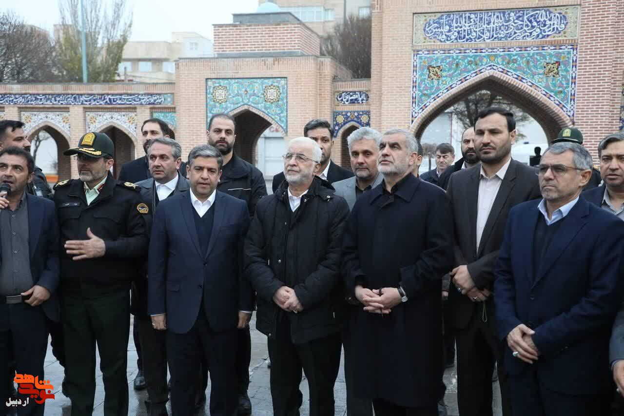 ادای احترام وزیر کشور به مقام شامخ شهدای استان اردبیل+ عکس