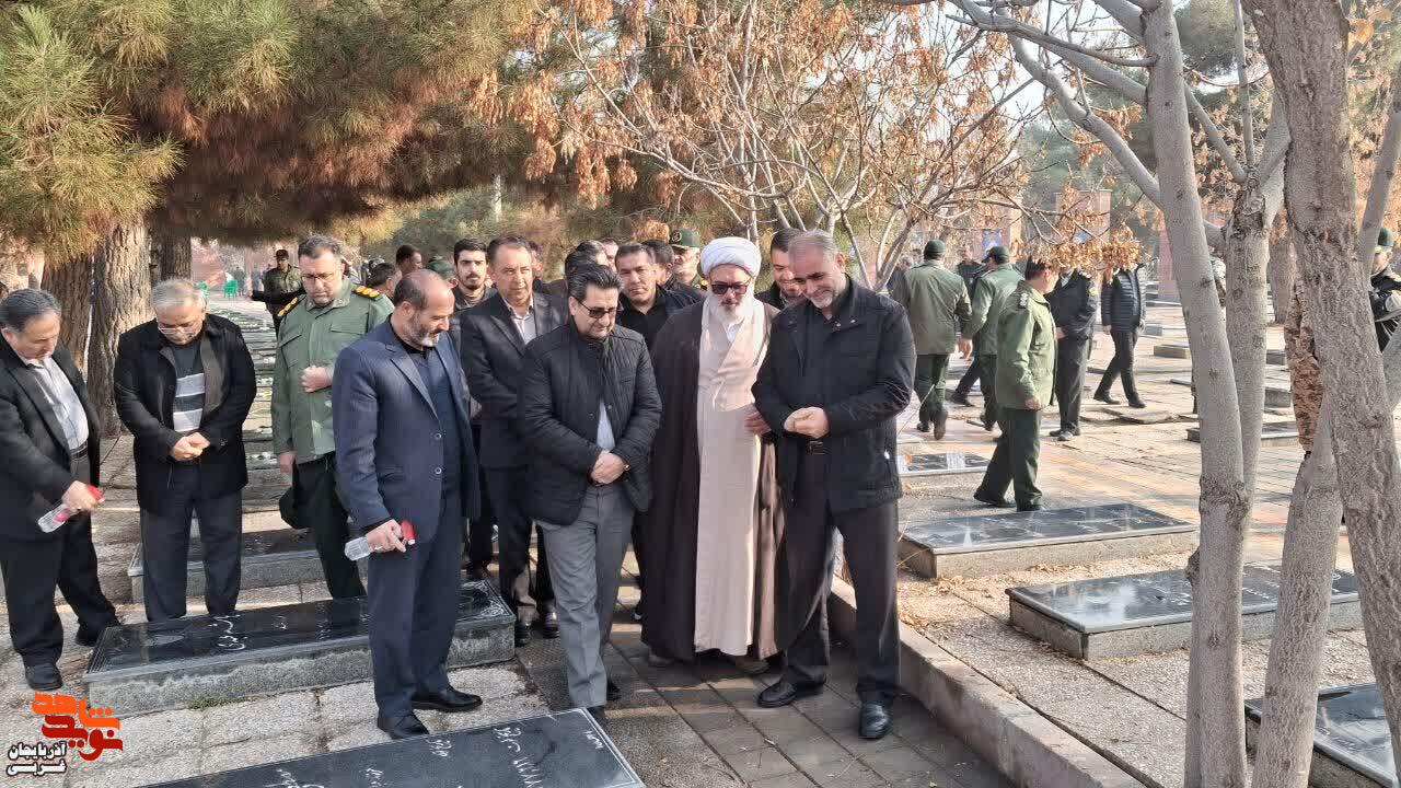 آیین غبارروبی، عطر‌افشانی و گلباران مزار مطهر شهدای میاندوآب