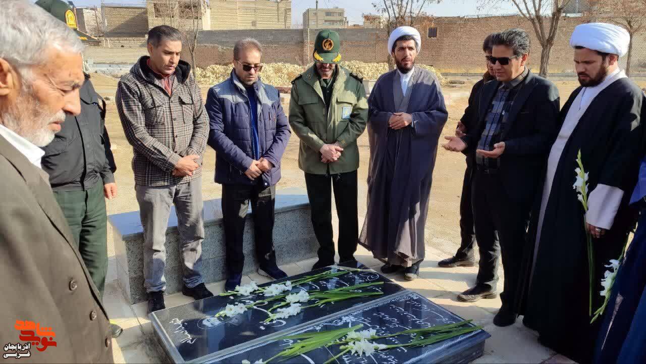 ادای احترام به مقام شامخ شهدای شهرستان تکاب به مناسبت هفته بسیج
