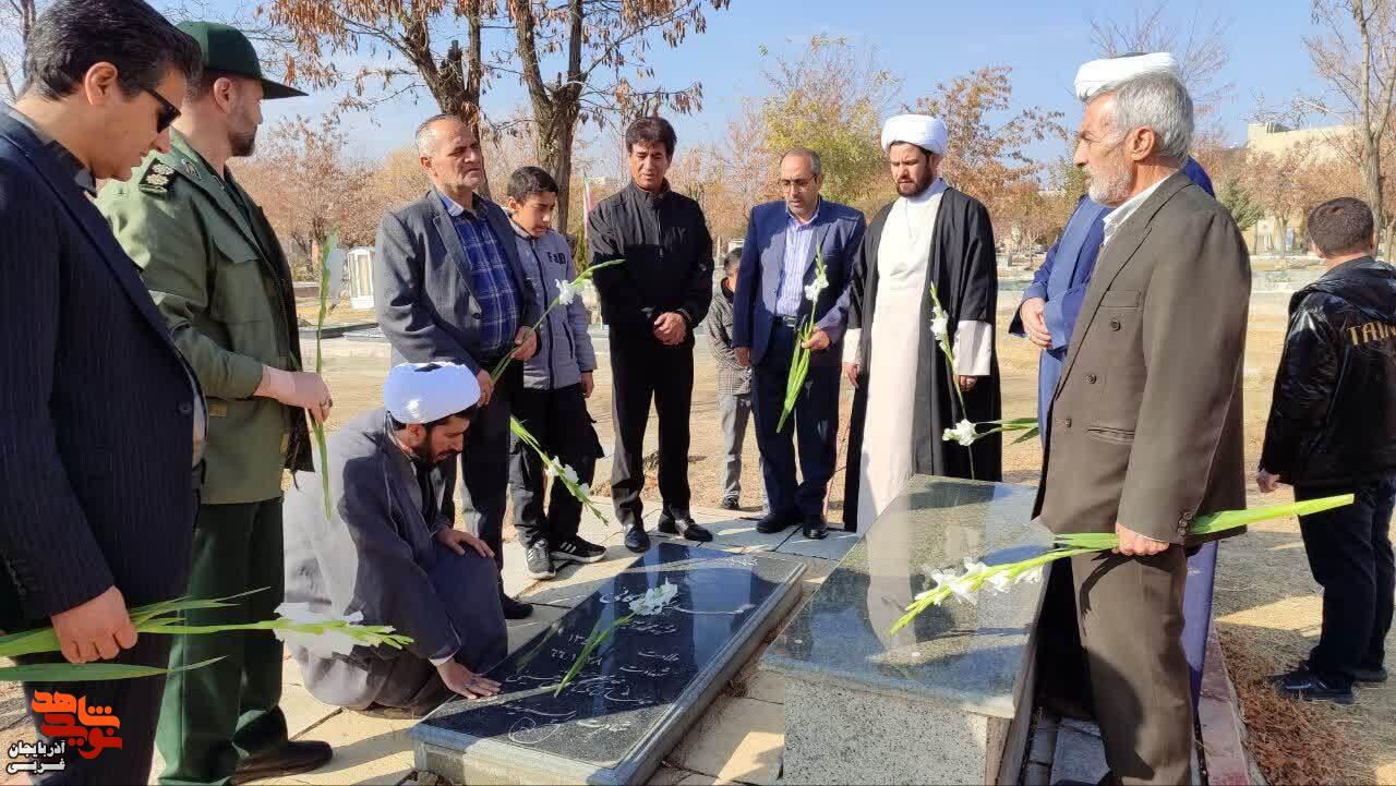 ادای احترام به مقام شامخ شهدای شهرستان تکاب به مناسبت هفته بسیج