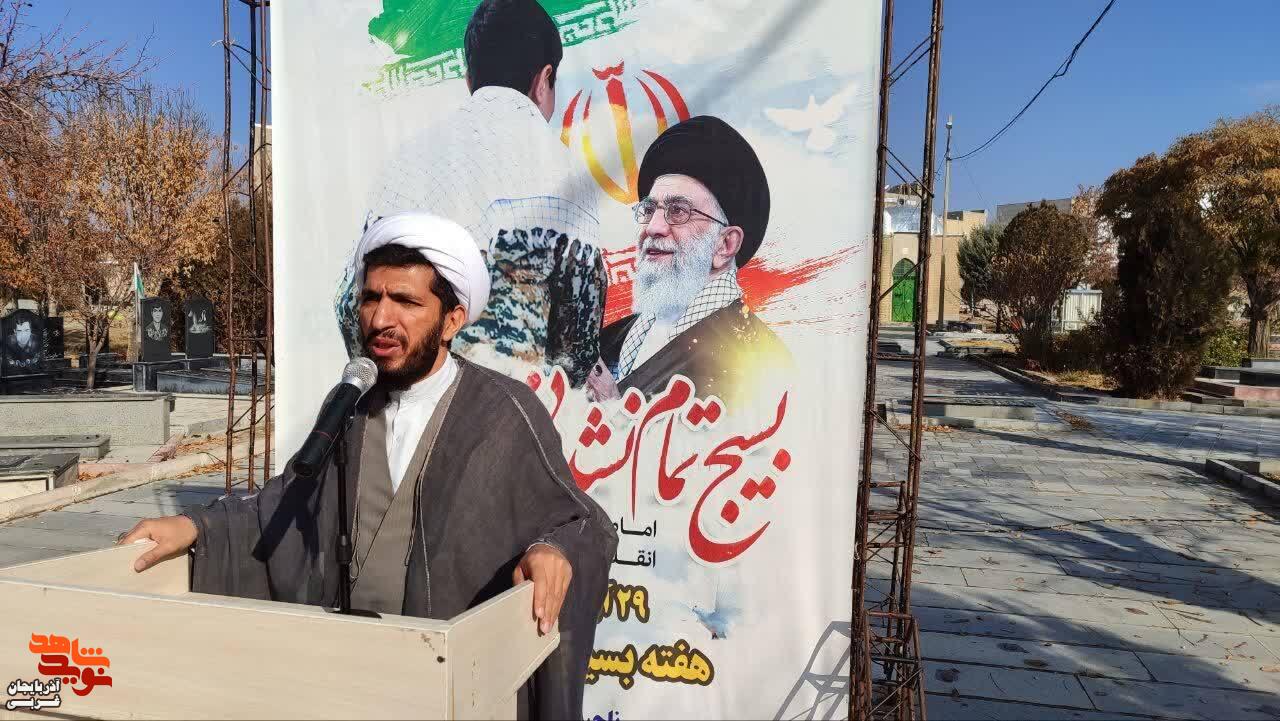 ادای احترام به مقام شامخ شهدای شهرستان تکاب به مناسبت هفته بسیج