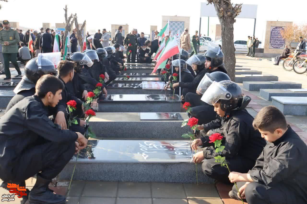 دای احترام به مقام شامخ شهدای شهرستان باروق به مناسبت هفته بسیج