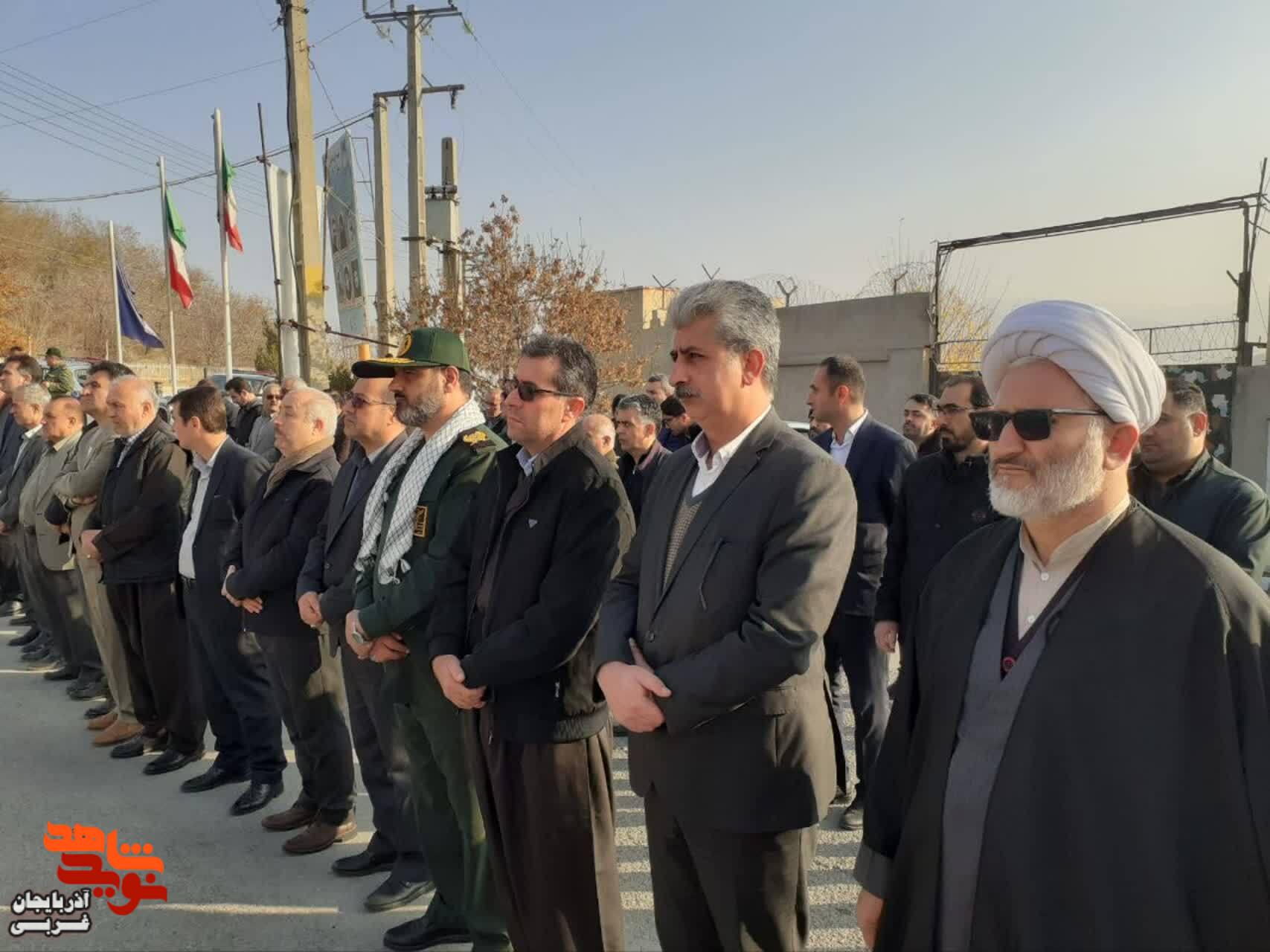 گلباران و غبارروبی مزار مطهر شهدای شماره یک مهاباد به مناسبت هفته مبارک بسیج