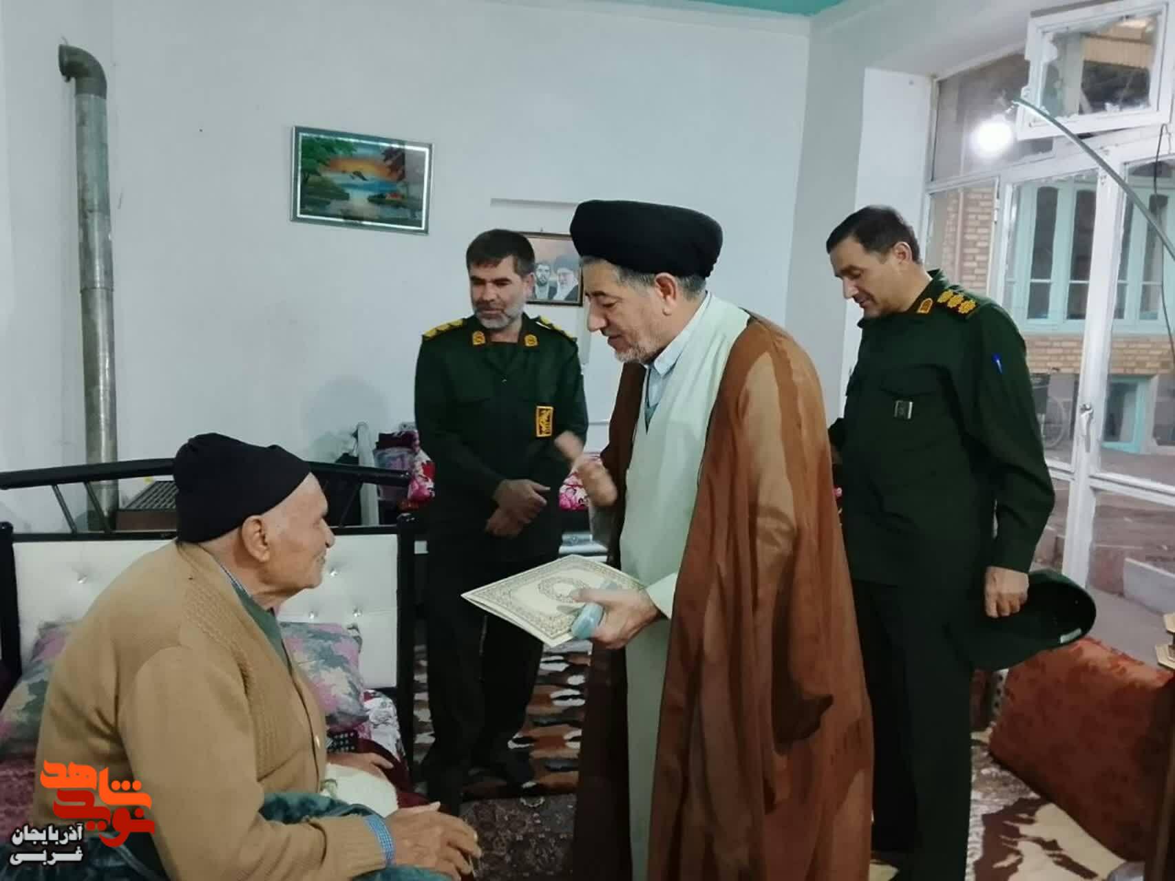 دیدار با خانواده شهدا در شهرستان خوی