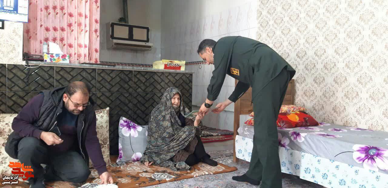 دیدار با خانواده شهدا در شهرستان خوی