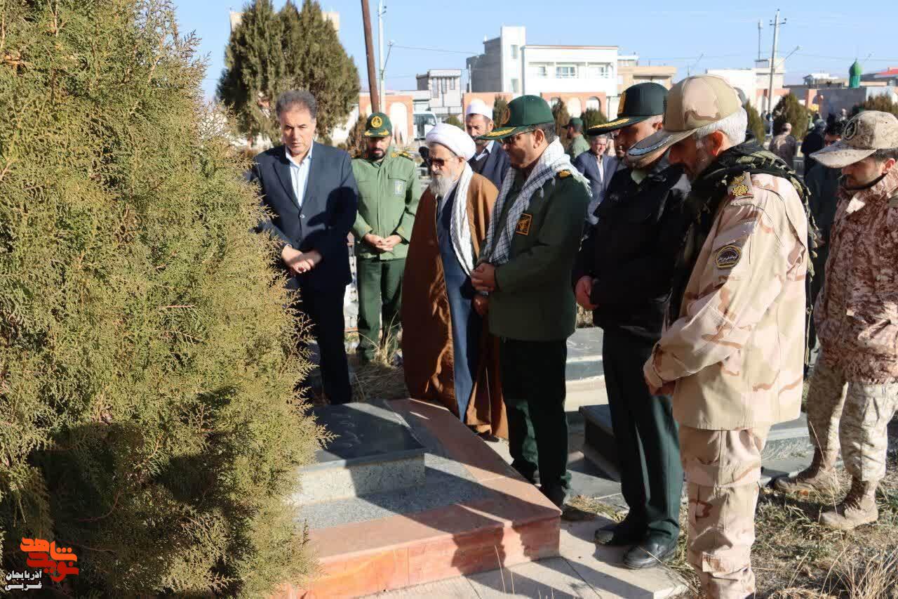 مراسم عطر افشانی و غبارروبی مزار شهدا چالدران