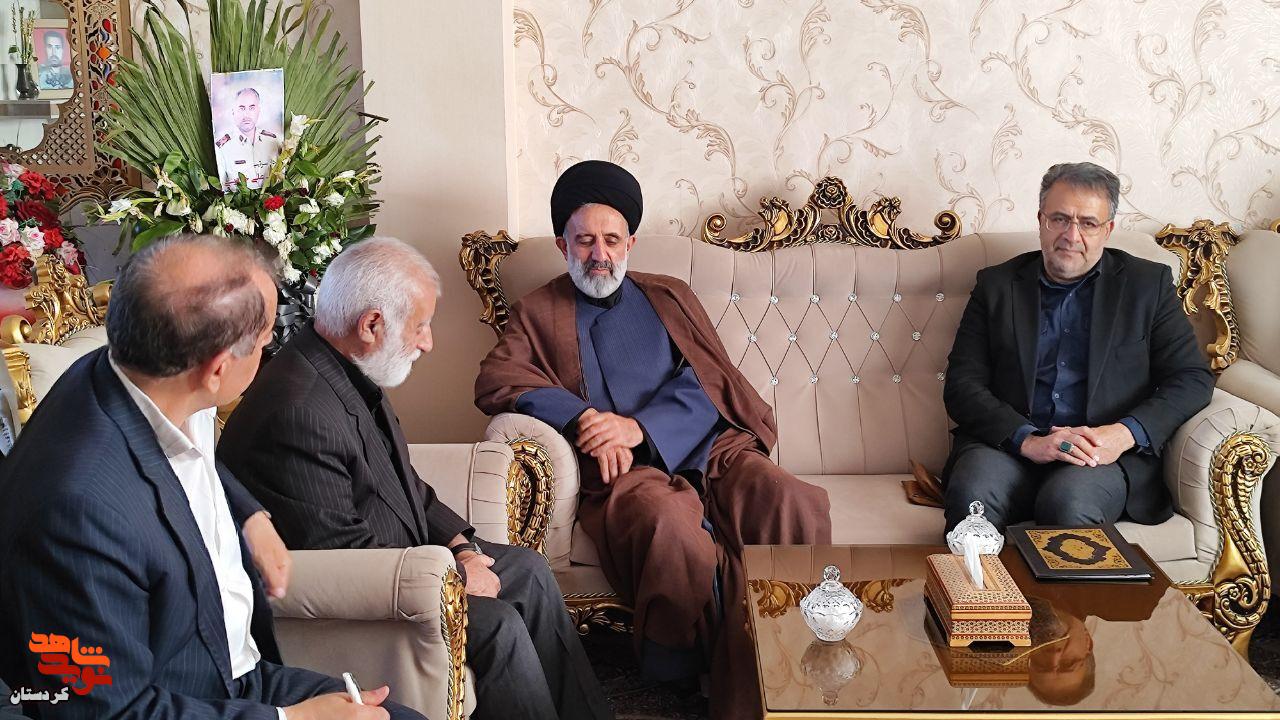 ابلاغ پیام رهبری به خانواده شهیدان خداویسی و مفاخری در قروه ابلاغ پیام رهبری به خانواده شهیدان خداویسی و مفاخری در قروه