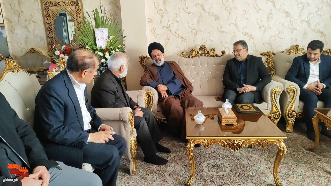 ابلاغ پیام رهبری به خانواده شهیدان خداویسی و مفاخری در قروه ابلاغ پیام رهبری به خانواده شهیدان خداویسی و مفاخری در قروه