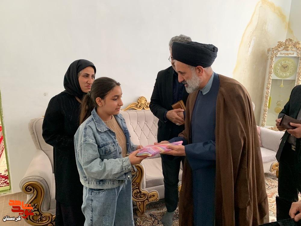 دیدار نماینده ولی‌فقیه در بنیاد شهید با خانواده شهیدان «رضا سلطانیان» و «ماهان زارعی» در کامیاران
