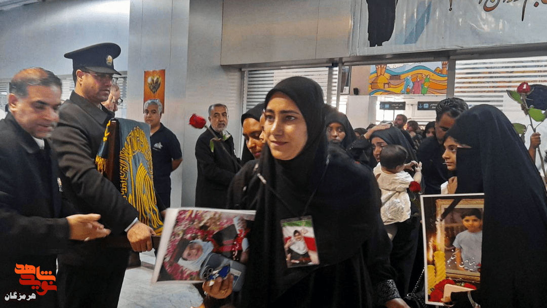 کاروان ۳۰۰ نفره خانواده شهدای میناب برای زیارت به قم و مشهد اعزام شدند کاروان ۳۰۰ نفره خانواده شهدای میناب برای زیارت به قم و مشهد اعزام شدند