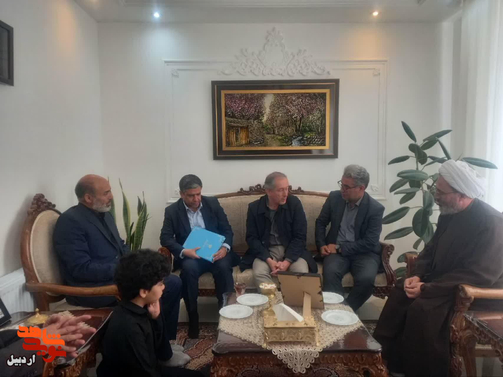 تجلیل از خانواده شهدای جنگ رمضان در مشگین‌شهر