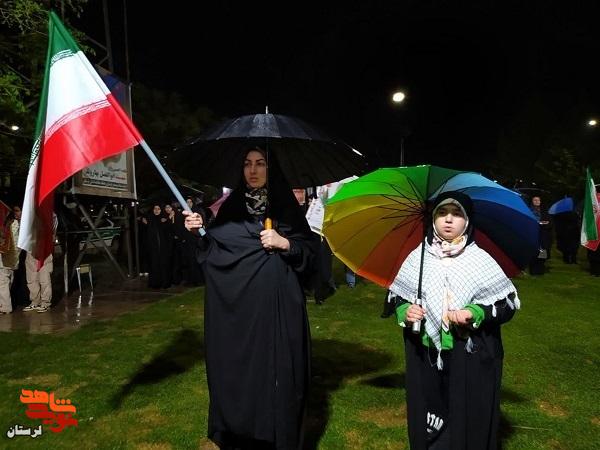 دختران انقلاب در شب ولادت خانم حضرت معصومه(س) همچنان پای کار انقلابند