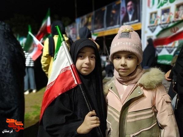 دختران انقلاب در شب ولادت خانم حضرت معصومه(س) همچنان پای کار انقلابند