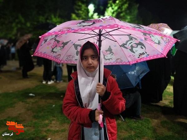 دختران انقلاب در شب ولادت خانم حضرت معصومه(س) همچنان پای کار انقلابند