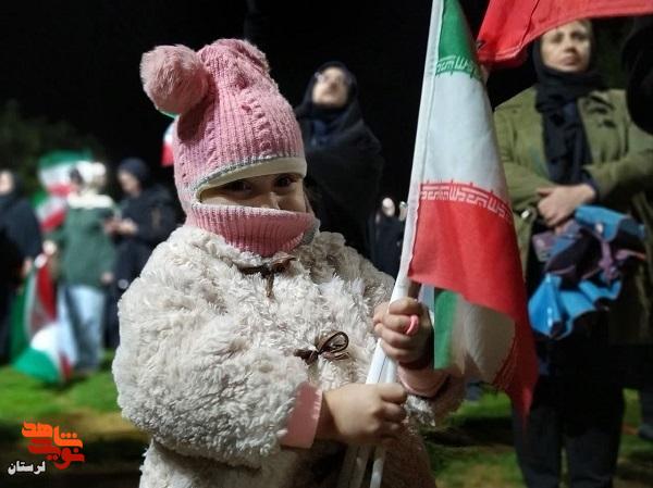 دختران انقلاب در شب ولادت خانم حضرت معصومه(س) همچنان پای کار انقلابند
