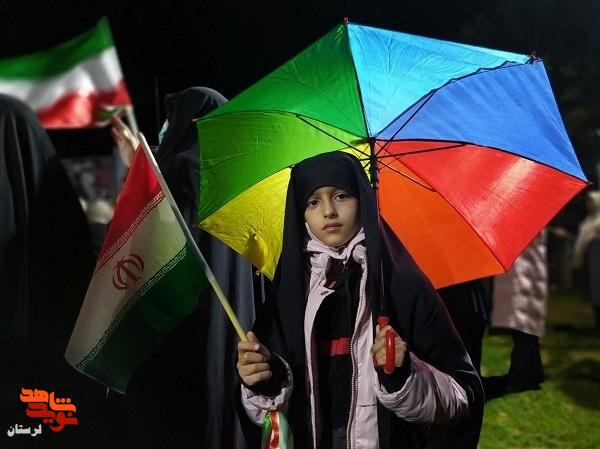دختران انقلاب در شب ولادت خانم حضرت معصومه(س) همچنان پای کار انقلابند