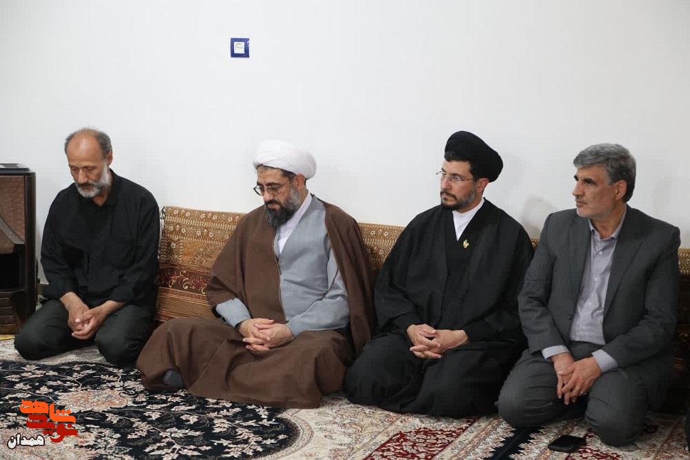 امام جمعه همدان با خانواده شهدای تویسرکان دیدار کرد