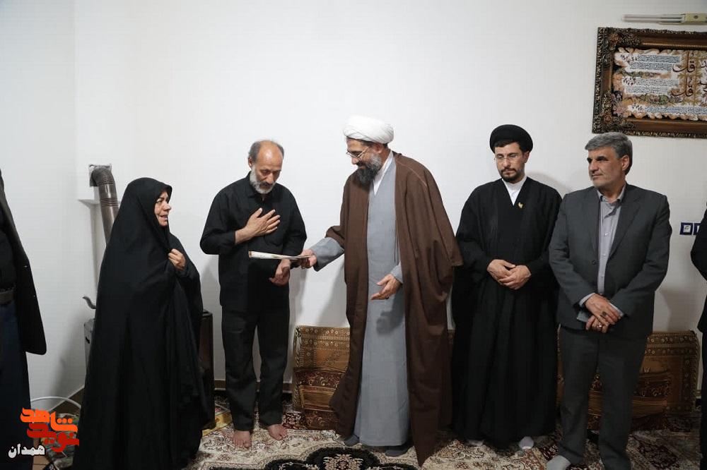امام جمعه همدان با خانواده شهدای تویسرکان دیدار کرد