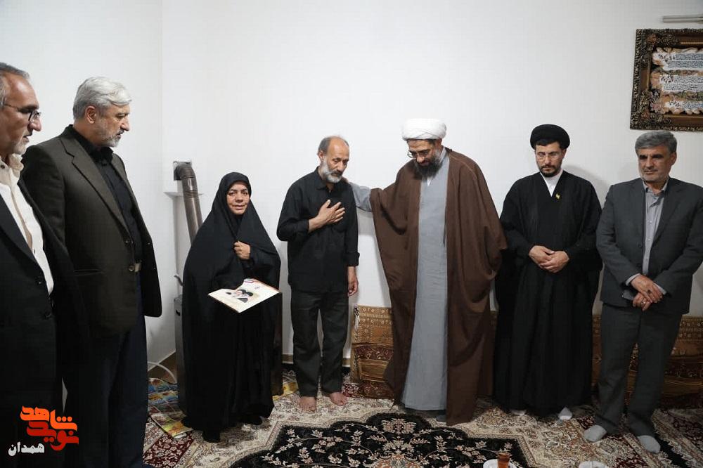 امام جمعه همدان با خانواده شهدای تویسرکان دیدار کرد
