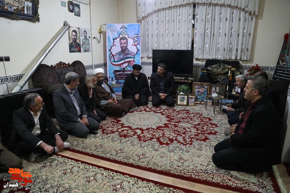 امام جمعه همدان با خانواده شهدای تویسرکان دیدار کرد
