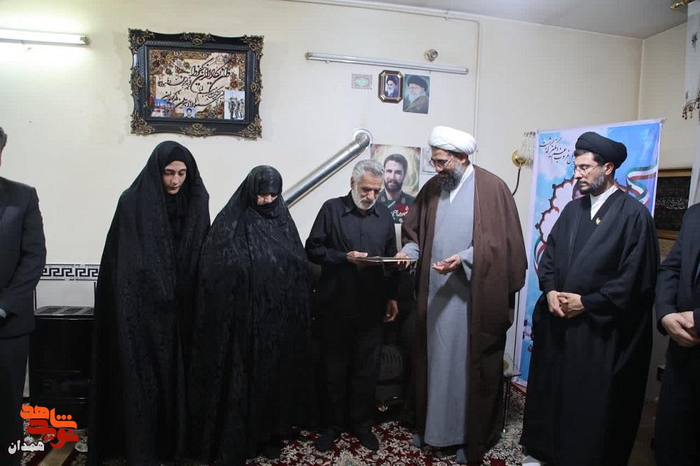 امام جمعه همدان با خانواده شهدای تویسرکان دیدار کرد