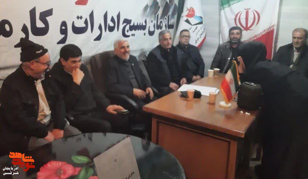 میز خدمت بنیاد شهید در موکب «پردیس سلام شهید» میدان ساعت تبریز میز خدمت بنیاد شهید در موکب «پردیس سلام شهید» میدان ساعت تبریز