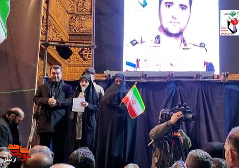 رجزخوانی دختر شهید «یوسف پیرانه» در تجمع شبانه مردم اردبیل