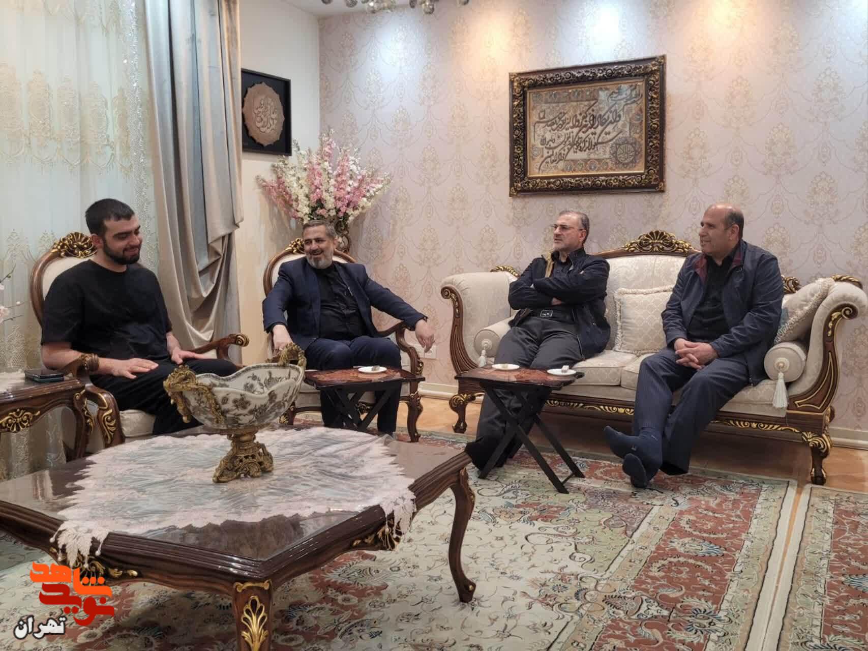 دیدار معاون فرهنگی و اموزشی بنیاد شهید و مدیرکل بنیاد تهران بزرگ با خانواده سه شهید جنگ رمضان دیدار معاون فرهنگی و اموزشی بنیاد شهید و مدیرکل بنیاد تهران بزرگ با خانواده سه شهید جنگ رمضان