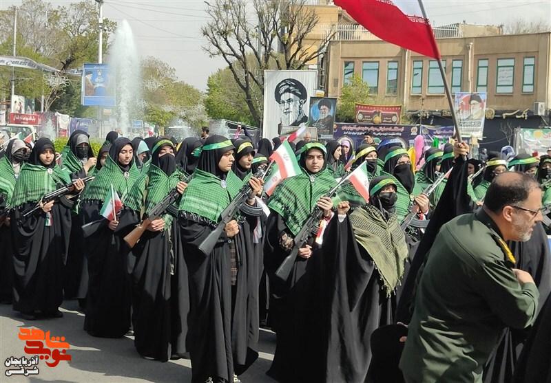 نمایش همبستگی و حضور پررنگ نسل جوان