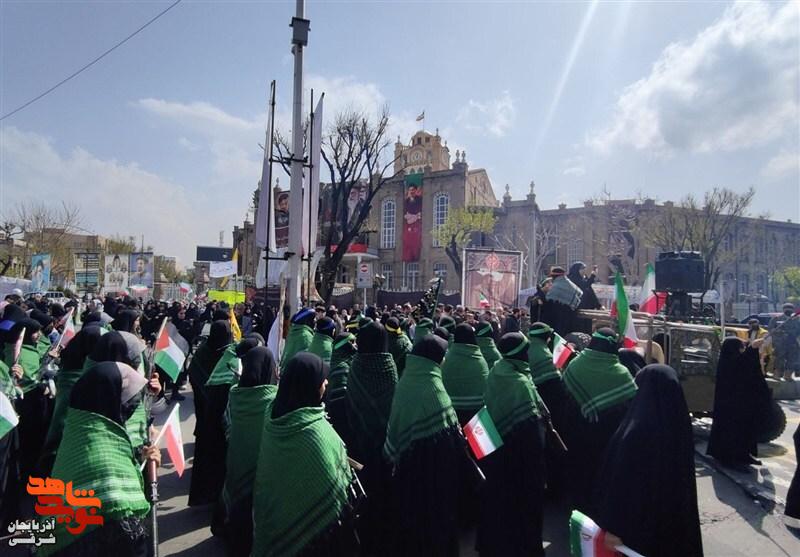 نمایش همبستگی و حضور پررنگ نسل جوان