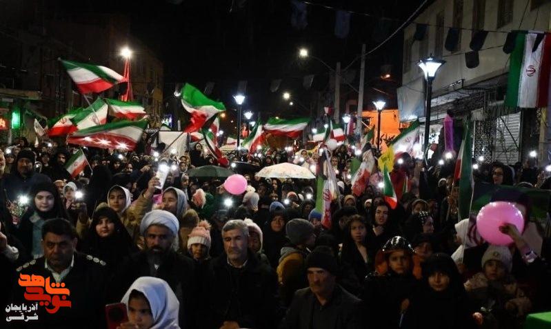 پنجاهمین شب «حماسه خیابان» در عجبشیر با تجلیل از خانواده شهدا برگزار شد پنجاهمین شب «حماسه خیابان» در عجبشیر با تجلیل از خانواده شهدا برگزار شد