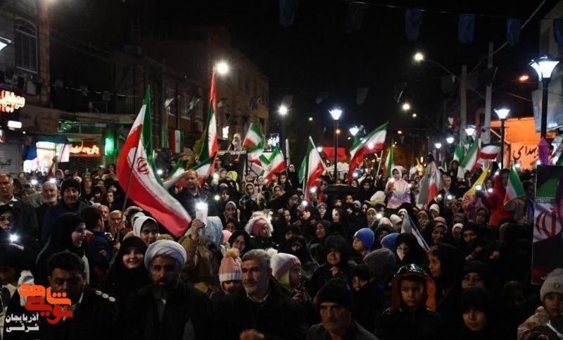 پنجاهمین شب «حماسه خیابان» در عجبشیر با تجلیل از خانواده شهدا برگزار شد پنجاهمین شب «حماسه خیابان» در عجبشیر با تجلیل از خانواده شهدا برگزار شد