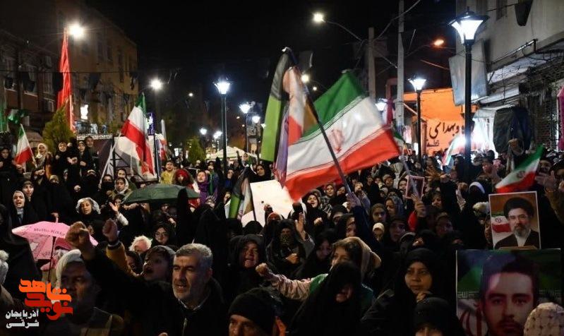 پنجاهمین شب «حماسه خیابان» در عجبشیر با تجلیل از خانواده شهدا برگزار شد پنجاهمین شب «حماسه خیابان» در عجبشیر با تجلیل از خانواده شهدا برگزار شد
