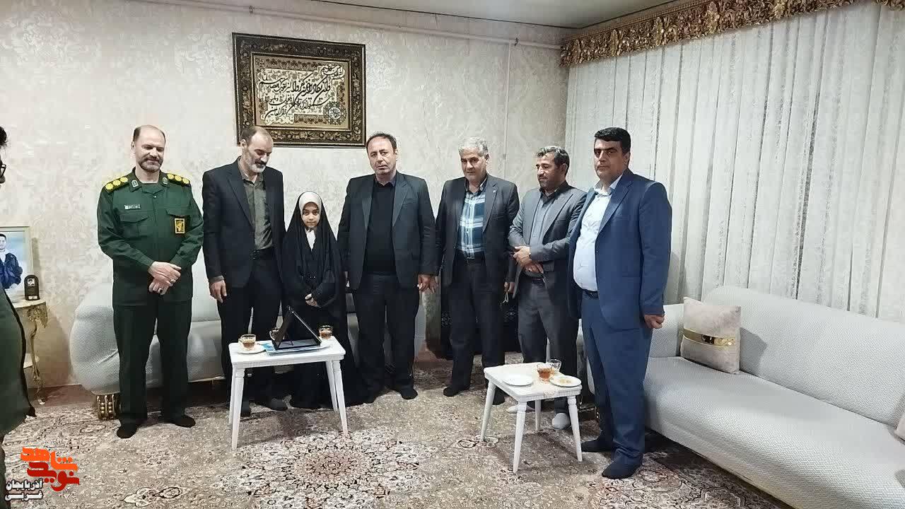 دیدار مدیرکل بنیاد شهید و امورایثارگران آذربایجان غربی با خانوادههای ۵ شهید جنگ تحمیلی سوم در تکاب دیدار مدیرکل بنیاد شهید و امورایثارگران آذربایجان غربی با خانوادههای ۵ شهید جنگ تحمیلی سوم در تکاب
