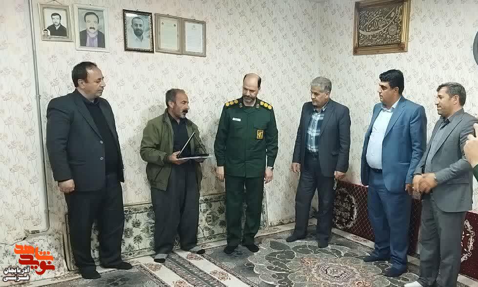 دیدار مدیرکل بنیاد شهید و امورایثارگران آذربایجان غربی با خانوادههای ۵ شهید جنگ تحمیلی سوم در تکاب دیدار مدیرکل بنیاد شهید و امورایثارگران آذربایجان غربی با خانوادههای ۵ شهید جنگ تحمیلی سوم در تکاب