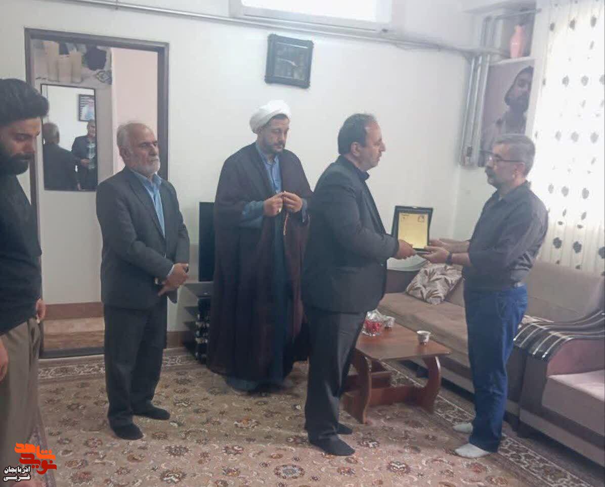 دیدار مدیرکل بنیاد شهید و امورایثارگران آذربایجان غربی با خانوادههای ۴ شهید جنگ تحمیلی سوم در بوکان دیدار مدیرکل بنیاد شهید و امورایثارگران آذربایجان غربی با خانوادههای ۴ شهید جنگ تحمیلی سوم در بوکان